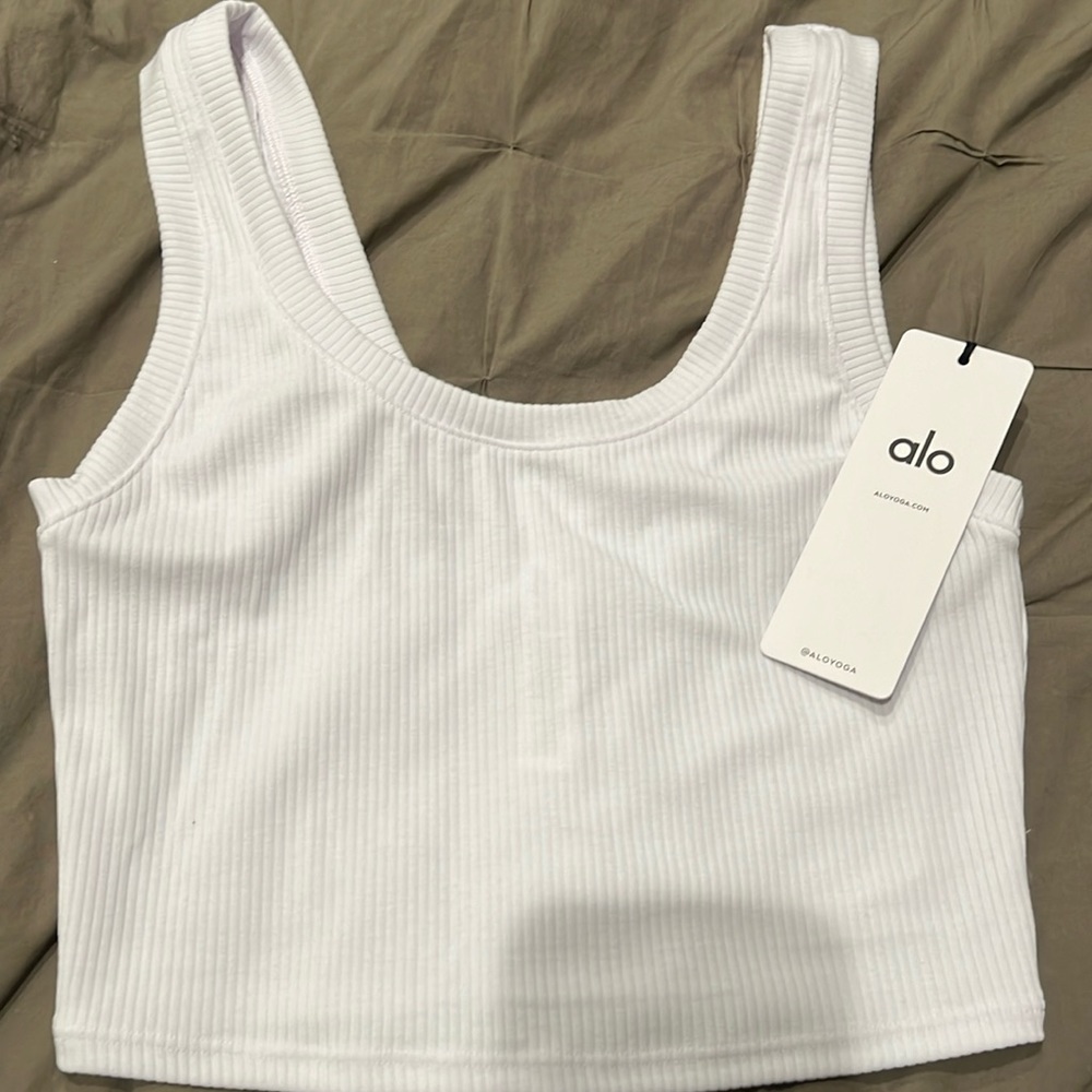 Alo Yoga white tank - size M / NWT